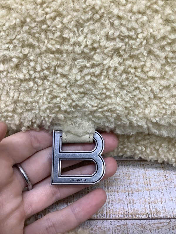 Crossbody Luxury Designer Balenciaga, Size Medium Hot on Sale - Image 2
